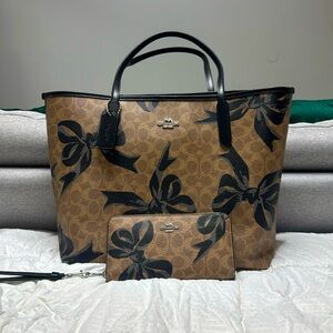Coach Bow Large Tote🎀